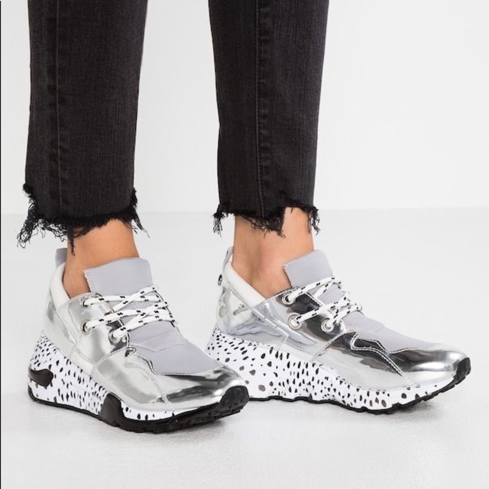 Steve Madden- Cliff Silver